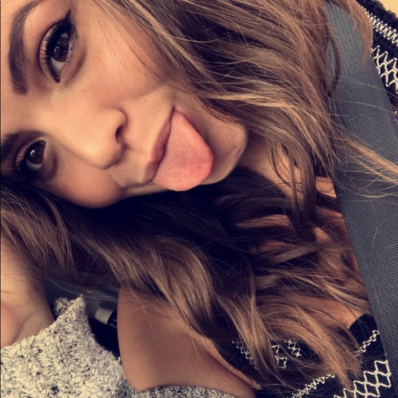 Meet your Posher, Gabby - Picture 4 of 5